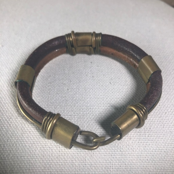 Leather & metal hook bracelet - Picture 2 of 2